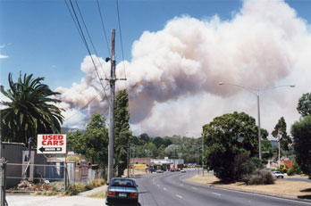 CFA historical image fire spreading in Dandenong ranges 1997