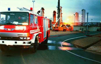 CFA historical image explosion at Longford Gas Plant 1998