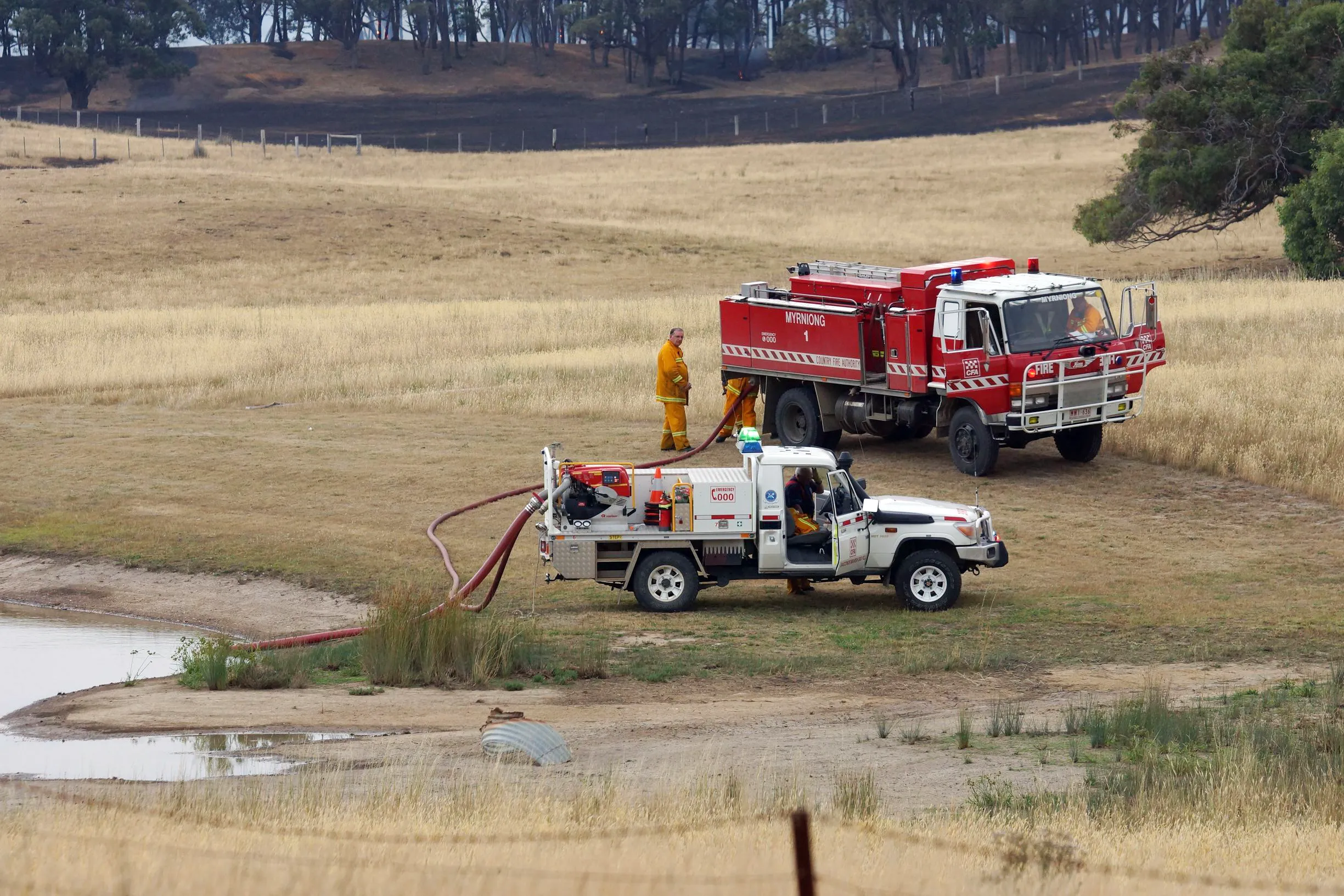 scotsburn-grass-fire-truck-vehicle-refilling-dam