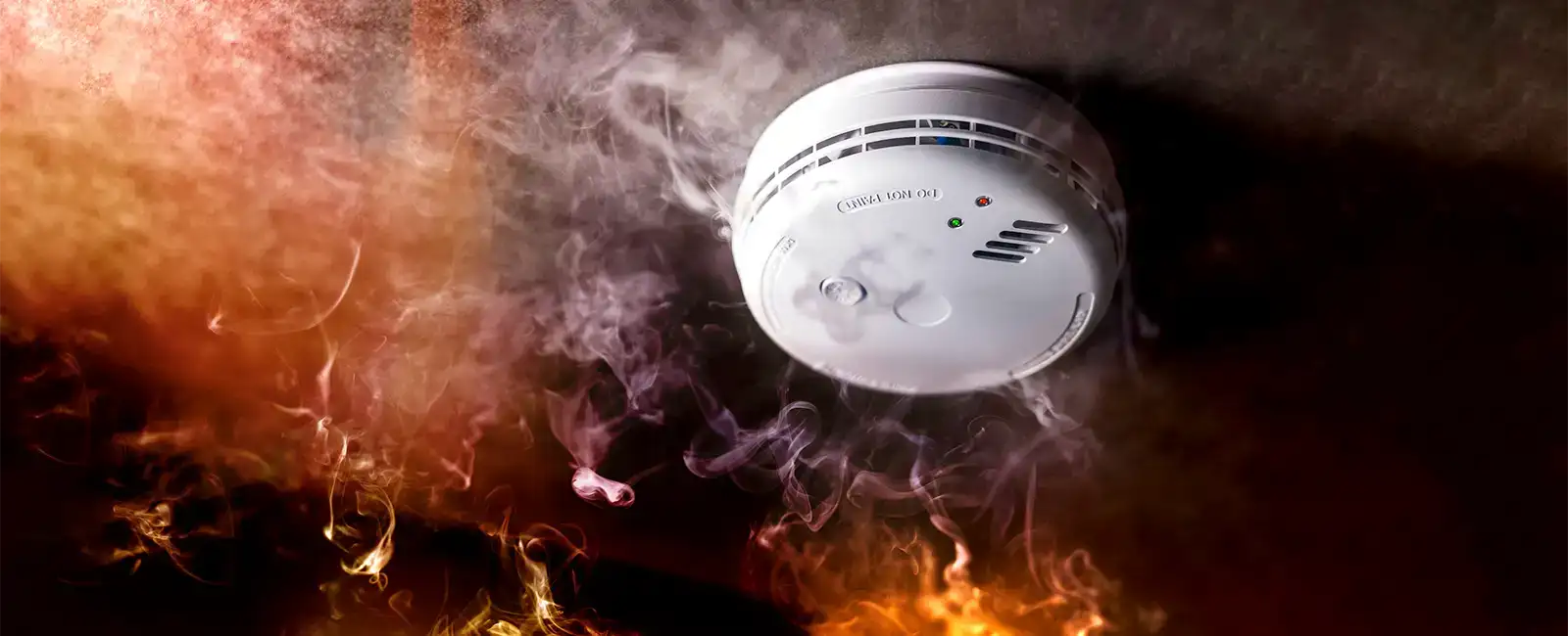 Smoke alarm with smoke 1600